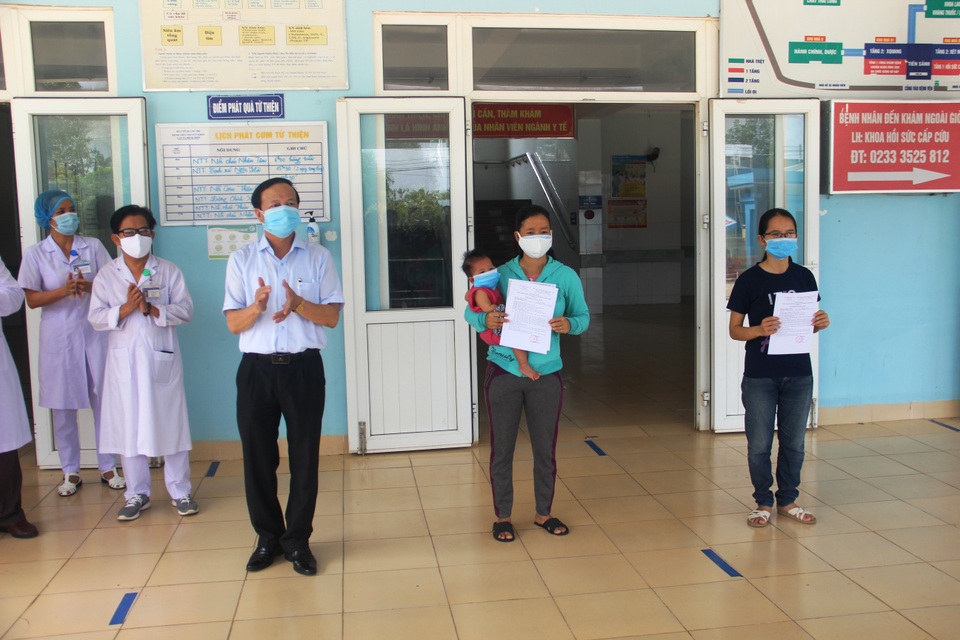 Quảng Trị: Hai bệnh nhân Covid-19 đầu tiên xuất viện sau 7 lần âm tính - 5 Quảng Trị: Hai bệnh nhân Covid-19 đầu tiên xuất viện sau 7 lần âm tính - 5