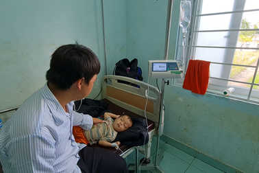 Hơn 100 người có biểu hiện ngộ độc sau khi ăn tiệc đám cưới