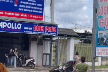 Người đàn ông hành hung, cầm dao đòi chém nữ shipper