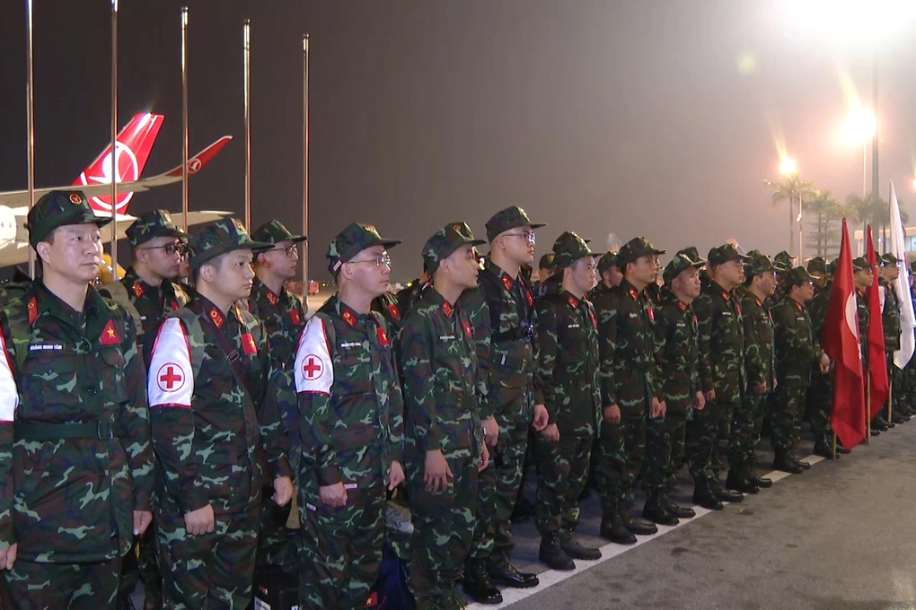 Thượng úy quân đội tạm hoãn đám cưới để sang Thổ Nhĩ Kỳ cứu nạn - 2 Thượng úy quân đội tạm hoãn đám cưới để sang Thổ Nhĩ Kỳ cứu nạn - 2