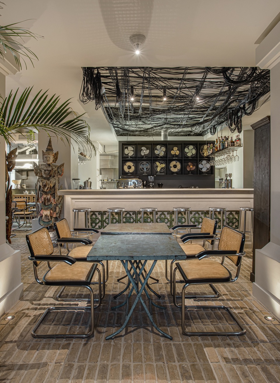 Quán cà phê ẩn chứa kho tàng đồ cổ độc lạ của nhiều quốc gia - 11 Quán cà phê ẩn chứa kho tàng đồ cổ độc lạ của nhiều quốc gia - 11