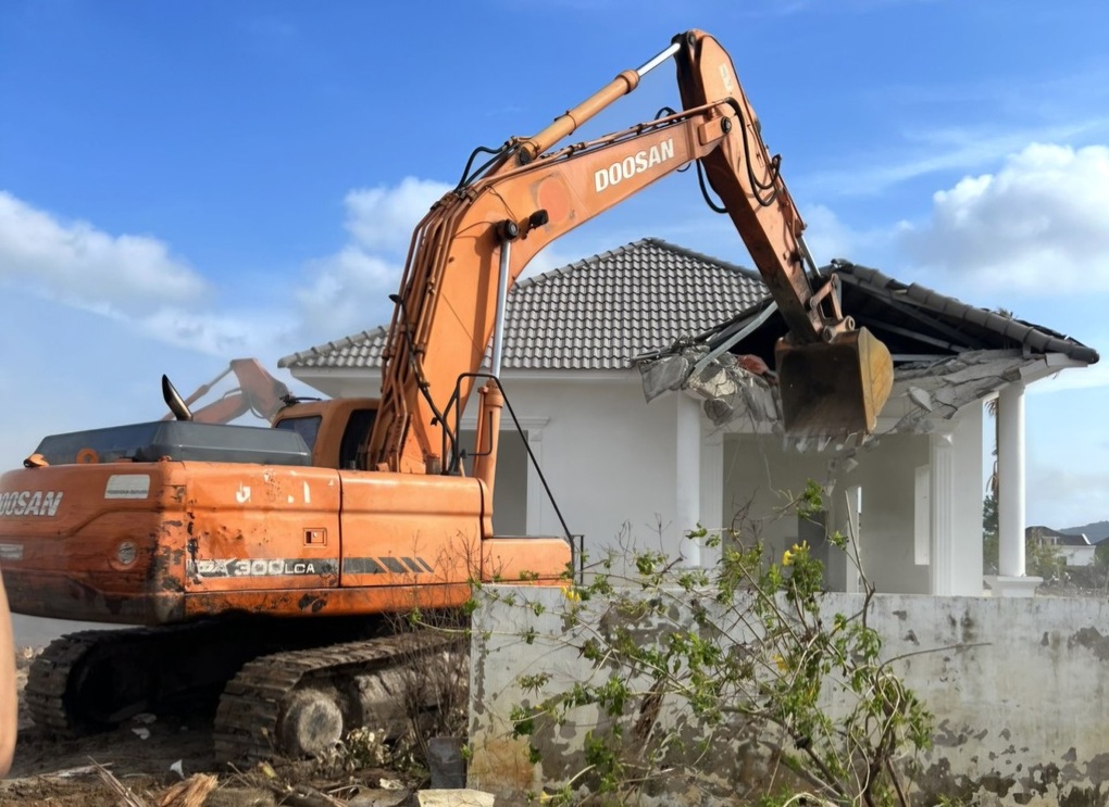 Phú Quốc tạm dừng cho lãnh đạo đi nước ngoài để giải quyết vấn đề đất đai - 1 Phú Quốc tạm dừng cho lãnh đạo đi nước ngoài để giải quyết vấn đề đất đai - 1