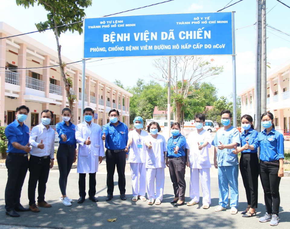 Hoa hậu Trần Tiểu Vy đến thăm, tặng quà tại bệnh viện dã chiến Củ Chi - 3 Hoa hậu Trần Tiểu Vy đến thăm, tặng quà tại bệnh viện dã chiến Củ Chi - 3