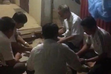 Bí thư Đảng ủy, Phó chủ tịch xã bị tạm đình chỉ vì đánh bài ăn tiền