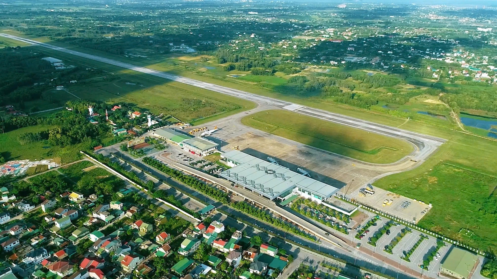 Sân bay quốc tế Vinh trong ngày đầu đóng cửa để sửa chữa