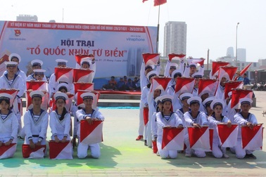 Bạn trẻ Đà Nẵng lập kỷ lục Việt Nam về đồng diễn hướng về biển đảo