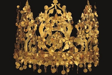 Ngắm trang sức bằng vàng tìm thấy trong những ngôi mộ cổ