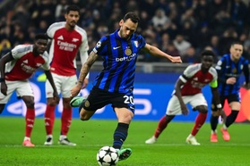 Arsenal thua Inter Milan bởi quả phạt đền