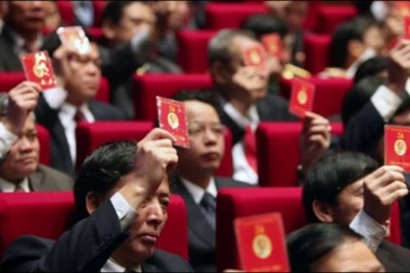 Ai có thẩm quyền cách chức, khai trừ Đảng cán bộ cấp cao sai phạm?