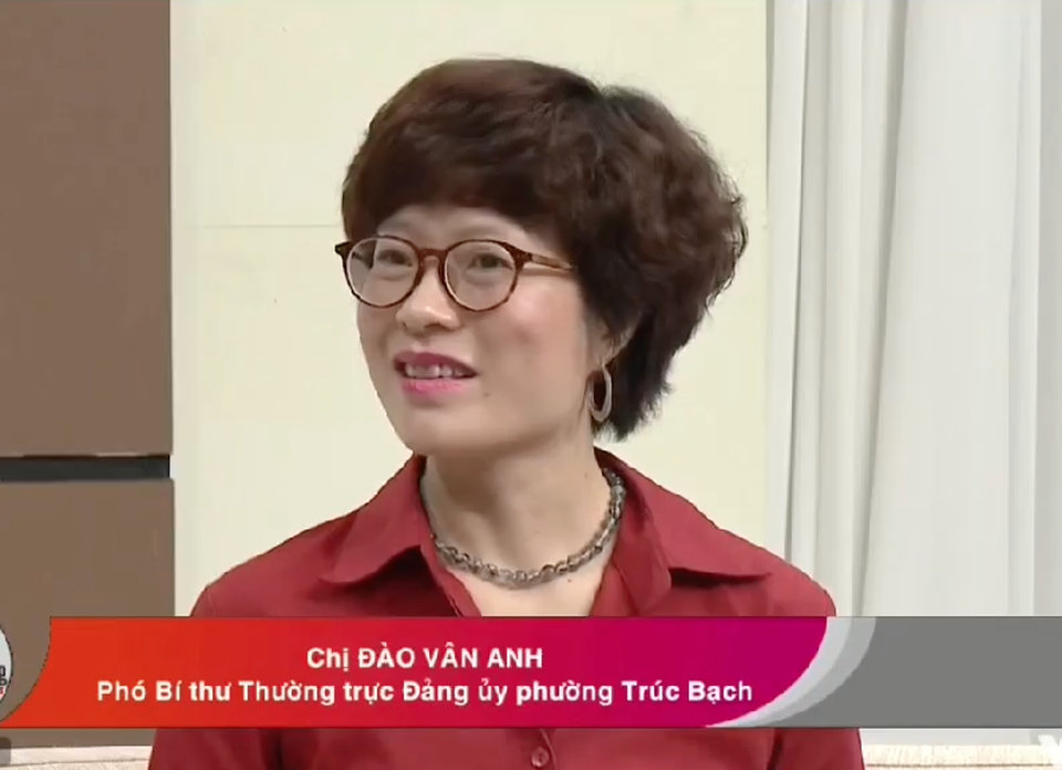 Lãnh đạo phường Trúc Bạch nhảy “Ghen cô Vy” sau khi dỡ lệnh cách ly - 4 Lãnh đạo phường Trúc Bạch nhảy “Ghen cô Vy” sau khi dỡ lệnh cách ly - 4