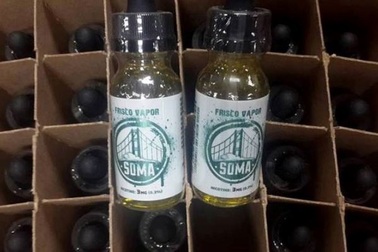 1.400 lọ tinh dầu thuốc lá điện tử về Việt Nam, hai bộ ngành mất 1 năm không xử lý được