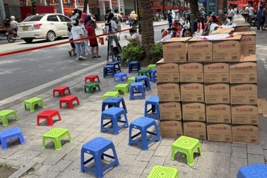 Dẹp bỏ tình trạng bán ghế giữ chỗ xem diễu binh, diễu hành