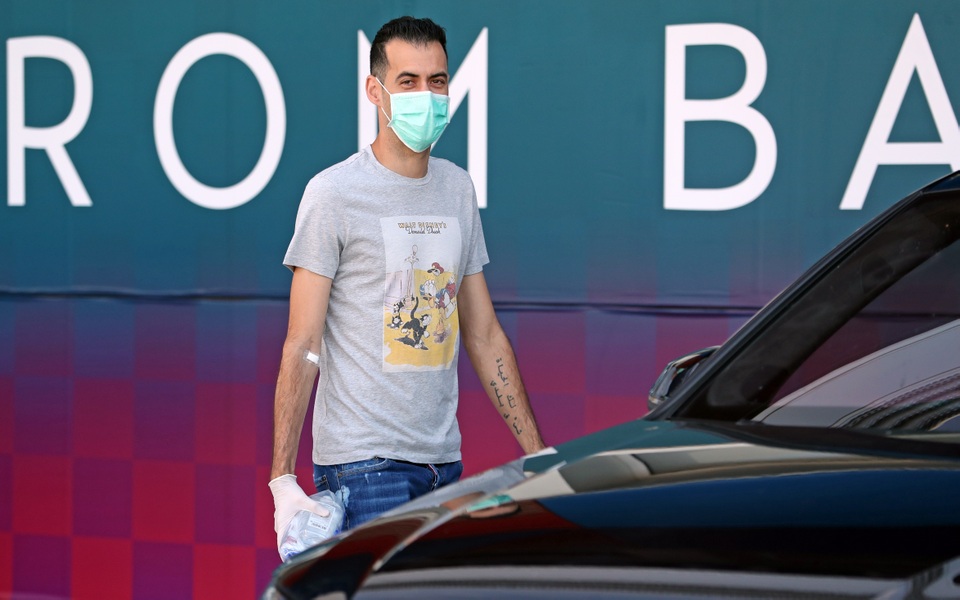 Messi và đồng đội ở Barcelona đeo khẩu trang trở lại sân tập - 14 Messi và đồng đội ở Barcelona đeo khẩu trang trở lại sân tập - 14