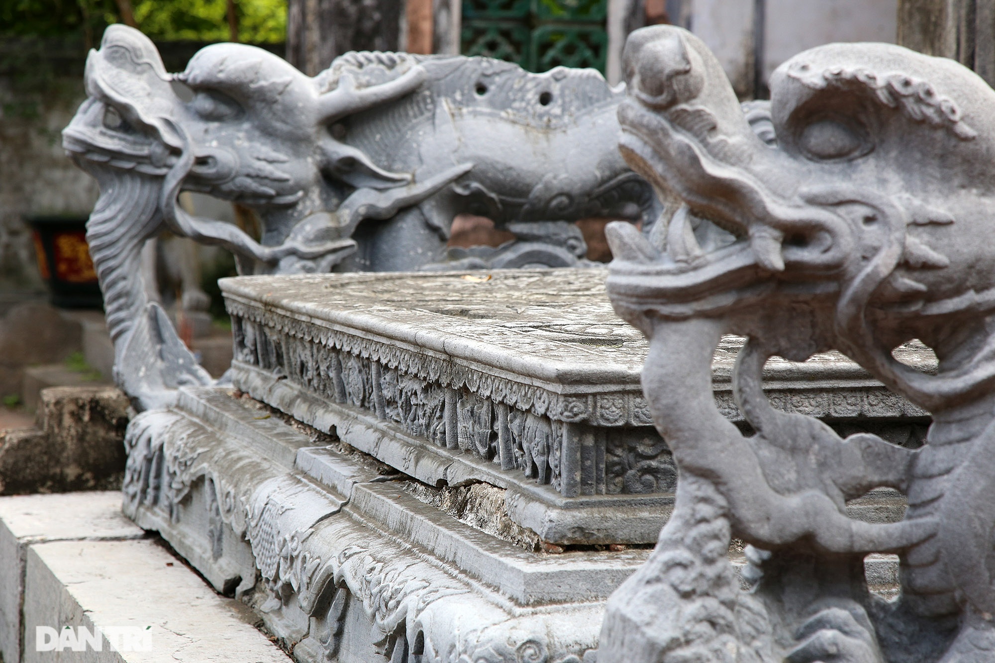 Long sàng đá độc nhất ở Việt Nam chạm hình trâu, chuột sánh cùng rồng - 11 Long sàng đá độc nhất ở Việt Nam chạm hình trâu, chuột sánh cùng rồng - 11