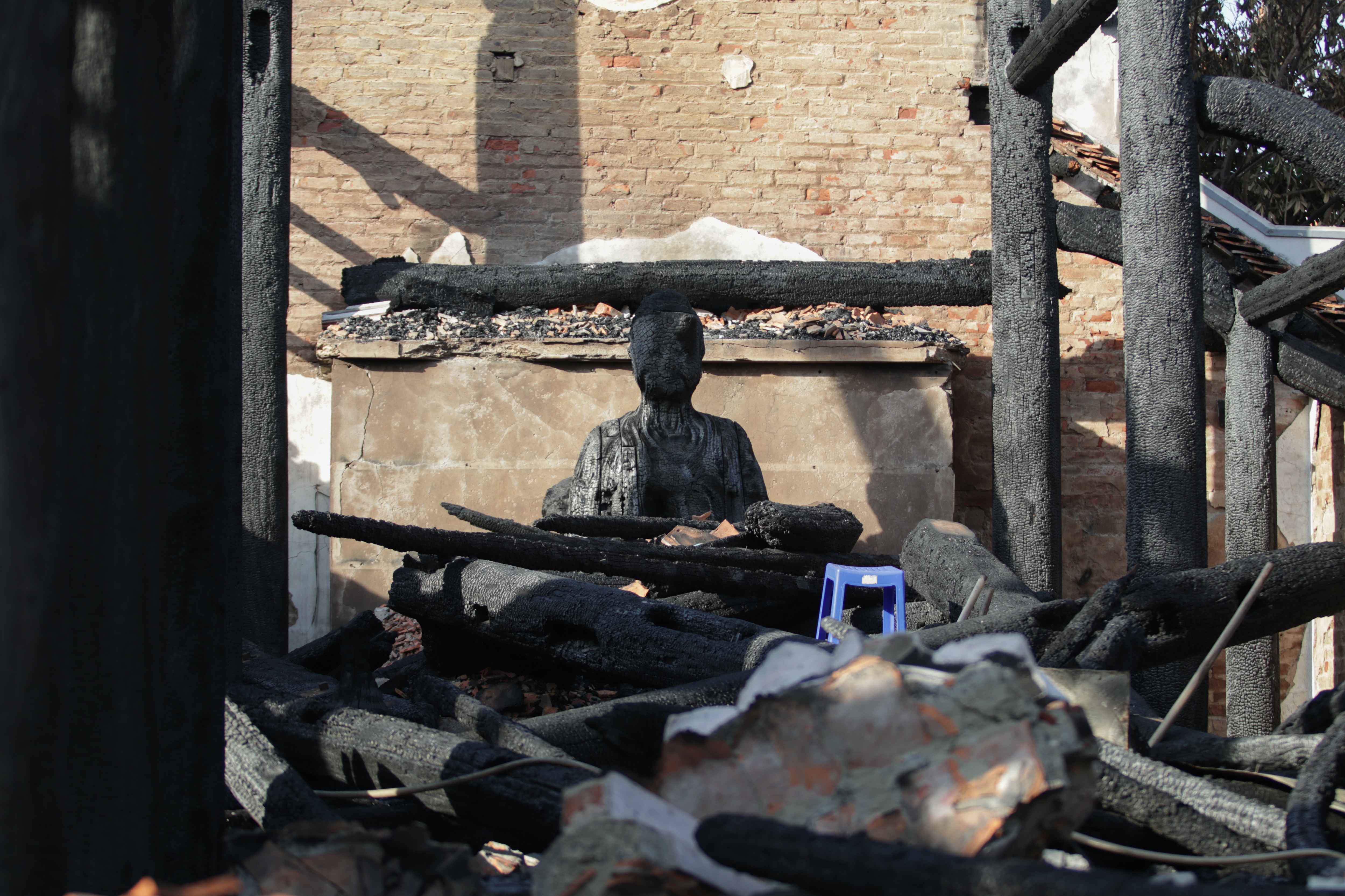 Hà Nội: Ngôi Tam bảo bằng gỗ lim hàng chục tỷ hóa than sau đêm hỏa hoạn - 4