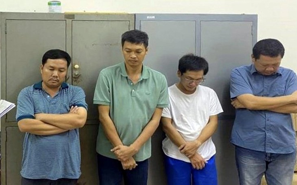 Khởi tố giám đốc mỏ đá múc đất lậu đi bán, thu lợi gần 5 tỷ đồng - 1 Khởi tố giám đốc mỏ đá múc đất lậu đi bán, thu lợi gần 5 tỷ đồng - 1
