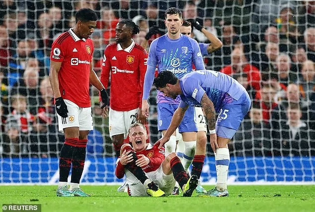 Ngôi sao Man Utd dính chấn thương đầu gối kinh hoàng - 2 Ngôi sao Man Utd dính chấn thương đầu gối kinh hoàng - 2