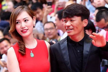 Cuộc sống hiện tại của "vua hài" bị vợ cắm sừng, âm mưu chiếm đoạt tài sản