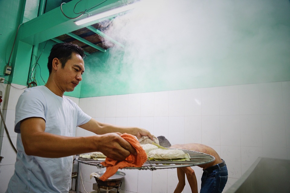 Gia đình 4 thế hệ làm giò chả thu 400 triệu đồng mỗi năm - 6 Gia đình 4 thế hệ làm giò chả thu 400 triệu đồng mỗi năm - 6