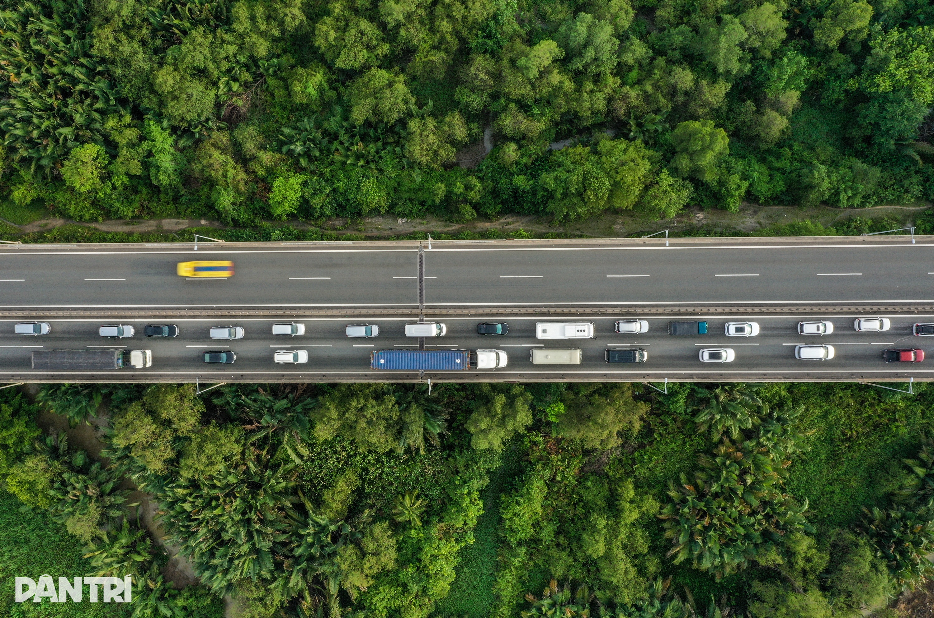 Kemacetan lalu lintas di Ho Chi Minh City - Long Thanh Expressway mencapai 5 km akibat perbaikan jembatan - 11 Cao tốc TPHCM - Long Thành kẹt xe kéo dài hơn 5km vì sửa cầu - 11