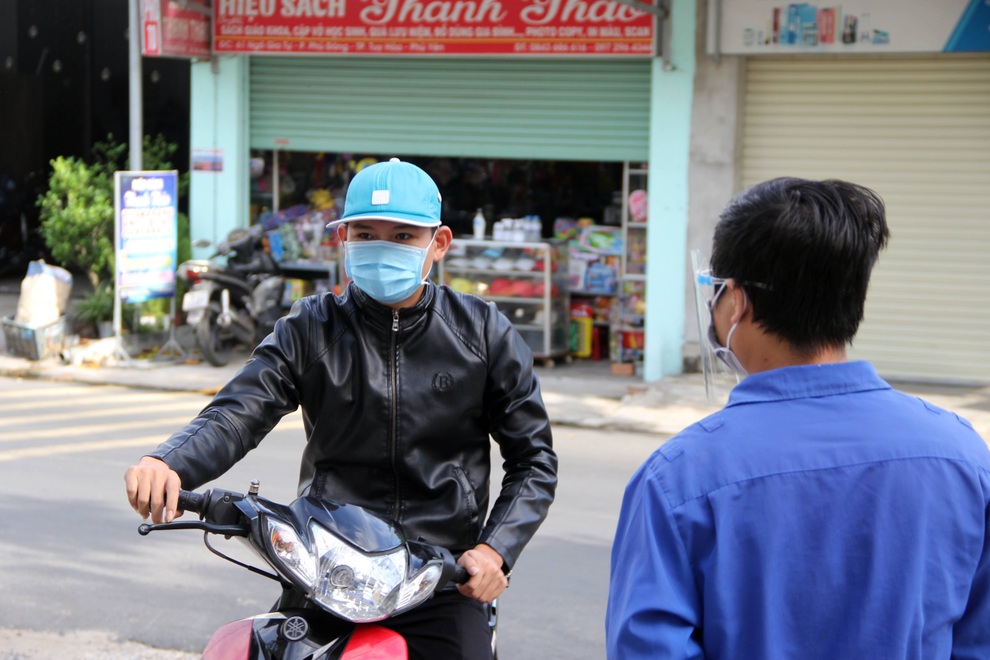 Phú Yên đột ngột dừng 2 điểm thi, hơn 700 sĩ tử đành đi về - 2 Phú Yên đột ngột dừng 2 điểm thi, hơn 700 sĩ tử đành đi về - 2