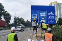 TPHCM thay biển phân làn, tách xe máy xa container để giảm tai nạn