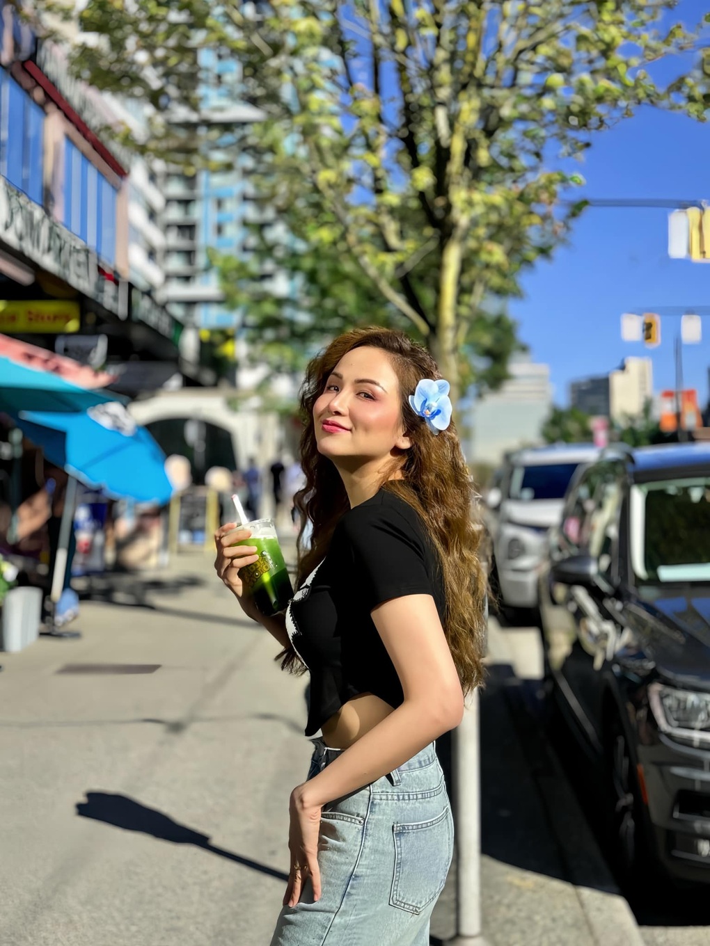 Diễm Hương hé lộ cuộc sống ở Canada: Con thân với cha dượng hơn với tôi - 2 Diễm Hương hé lộ cuộc sống ở Canada: Con thân với cha dượng hơn với tôi - 2