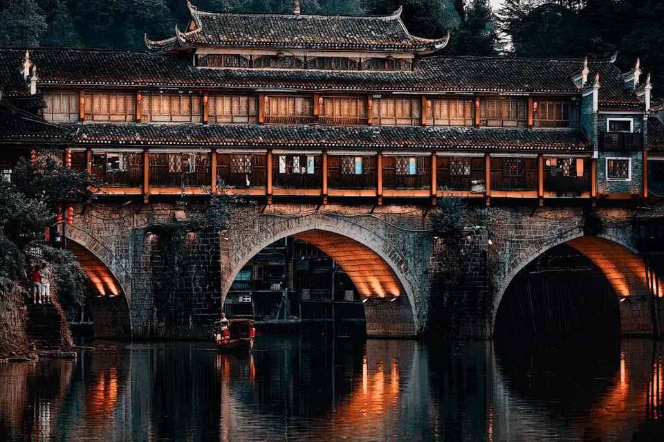 Vẻ đẹp mộng mị của Phượng Hoàng cổ trấn trước khi ngập trong biển lũ - 8 Vẻ đẹp mộng mị của Phượng Hoàng cổ trấn trước khi ngập trong biển lũ - 8