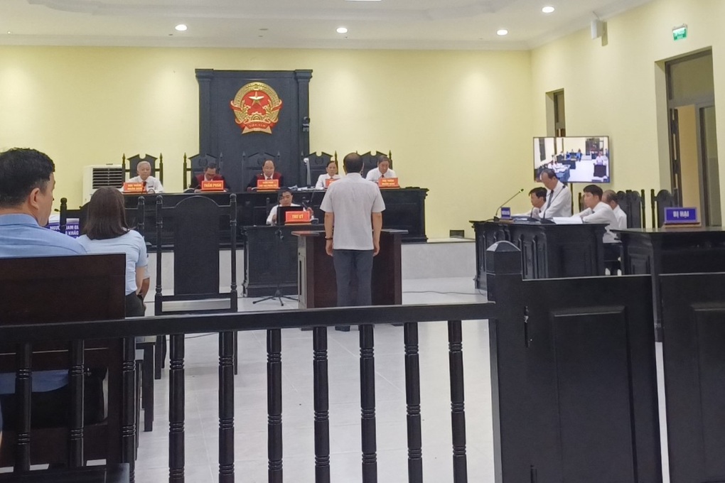 Trả hồ sơ vụ 2 cha con chủ nhà máy xử lý rác ở Cà Mau bị cáo buộc lừa đảo - 1 Trả hồ sơ vụ 2 cha con chủ nhà máy xử lý rác ở Cà Mau bị cáo buộc lừa đảo - 1