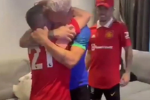 Ngôi sao Man Utd nín thở, khóc nức nở khi được dự World Cup