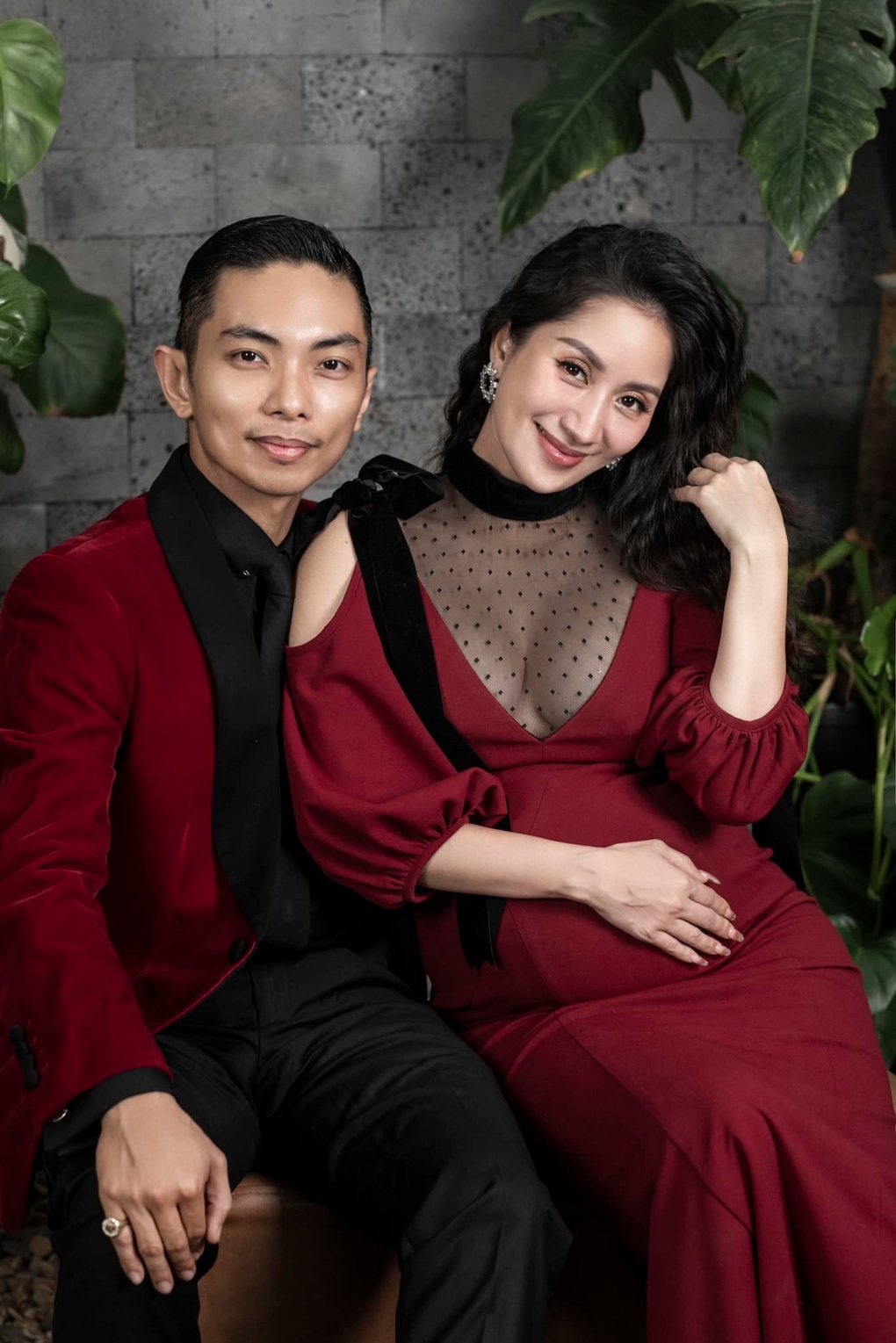 Khánh Thi mang bầu lần 3: Sắp sinh vẫn khoe dáng gợi cảm, ông xã cưng chiều - 8 Khánh Thi mang bầu lần 3: Sắp sinh vẫn khoe dáng gợi cảm, ông xã cưng chiều - 8