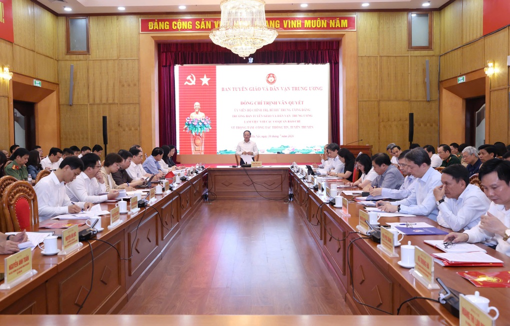 Phó Thủ tướng: “Chính phủ sẽ quan tâm hơn cơ chế truyền thông chính sách” - 2 Phó Thủ tướng: “Chính phủ sẽ quan tâm hơn cơ chế truyền thông chính sách” - 2