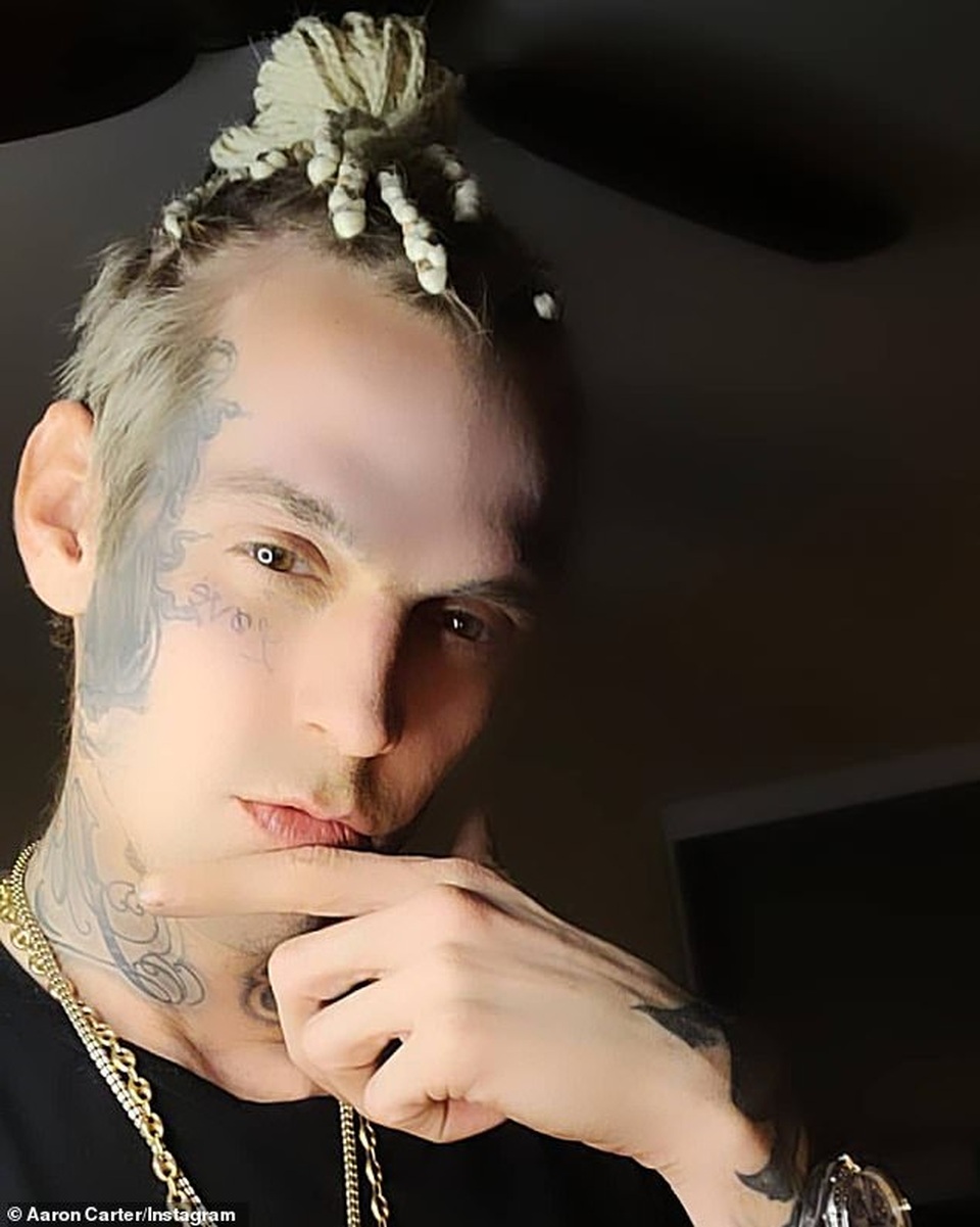 Hình ảnh bệ rạc của Aaron Carter khiến fans chán ngán - 3 Hình ảnh bệ rạc của Aaron Carter khiến fans chán ngán - 3