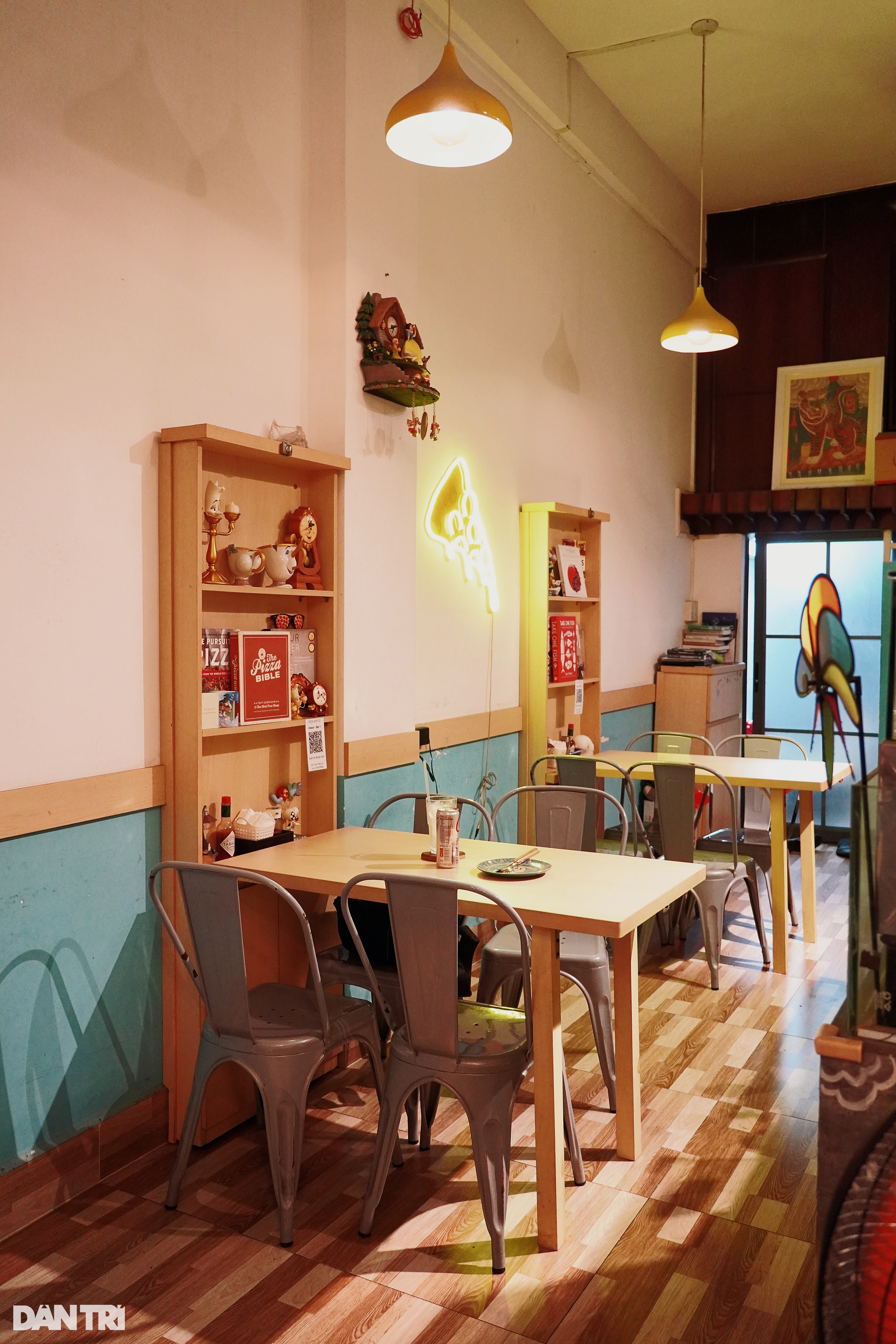 Tiệm pizza chỉ bán 2 tiếng mỗi ngày ở TPHCM: Chủ quán sợ... đông khách - 1