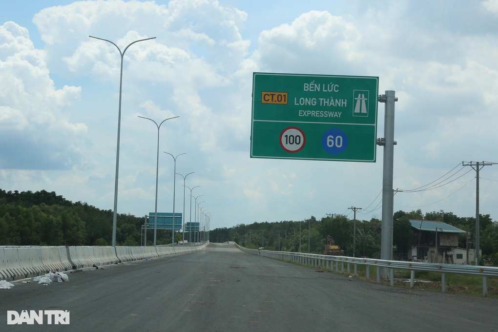 Thông xe 2 đoạn cao tốc Bến Lức - Long Thành trong tháng 11 - 2 Thông xe 2 đoạn cao tốc Bến Lức - Long Thành trong tháng 11 - 2