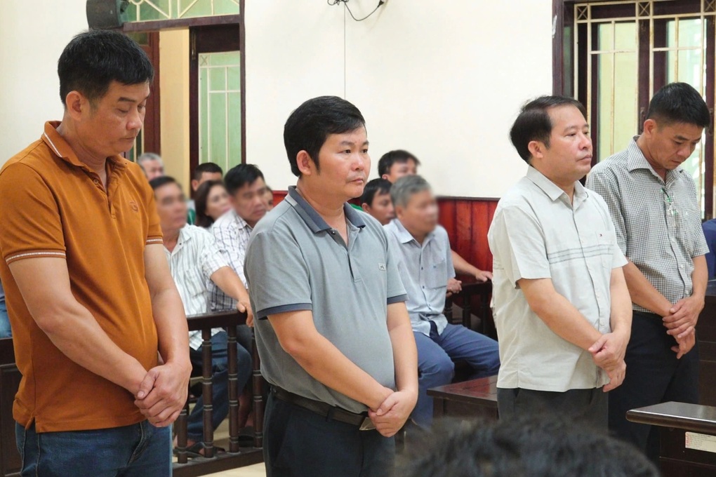 Cựu giám đốc trung tâm đăng kiểm cùng đồng phạm lĩnh án vì nhận hối lộ - 1 Cựu giám đốc trung tâm đăng kiểm cùng đồng phạm lĩnh án vì nhận hối lộ - 1