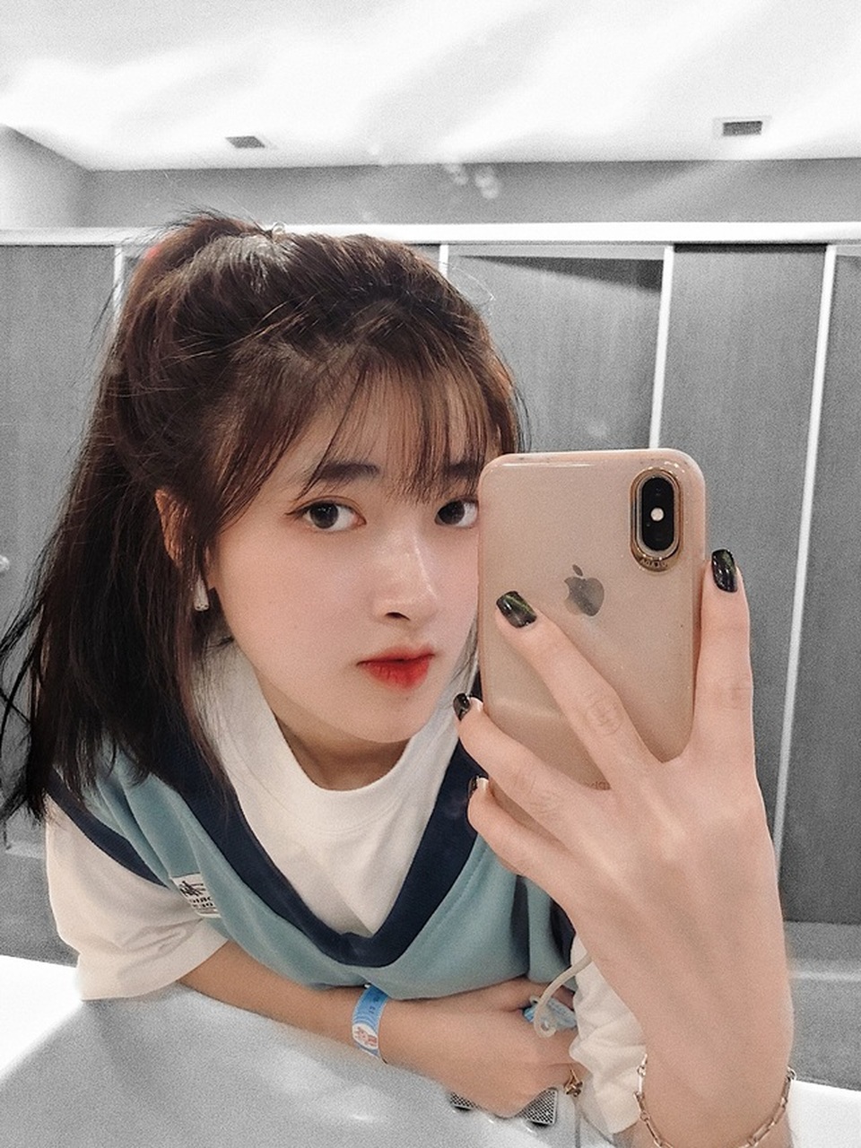 Điểm danh 6 gương mặt hot girl nổi bật trong tháng 10 vừa qua - 12 Điểm danh 6 gương mặt hot girl nổi bật trong tháng 10 vừa qua - 12