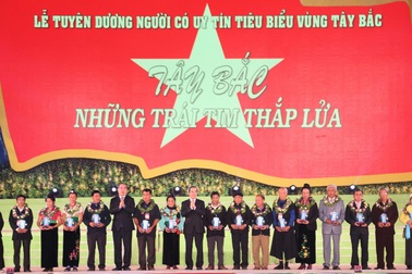 Tuyên dương người có uy tín tiêu biểu các tỉnh vùng Tây Bắc