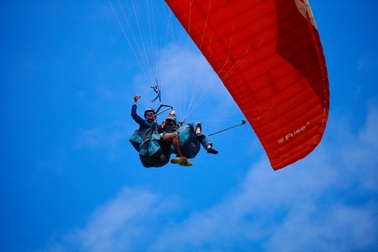 Trải nghiệm bay dù lượn ngắm mùa lúa chín ở Mù Cang Chải dịp 2/9