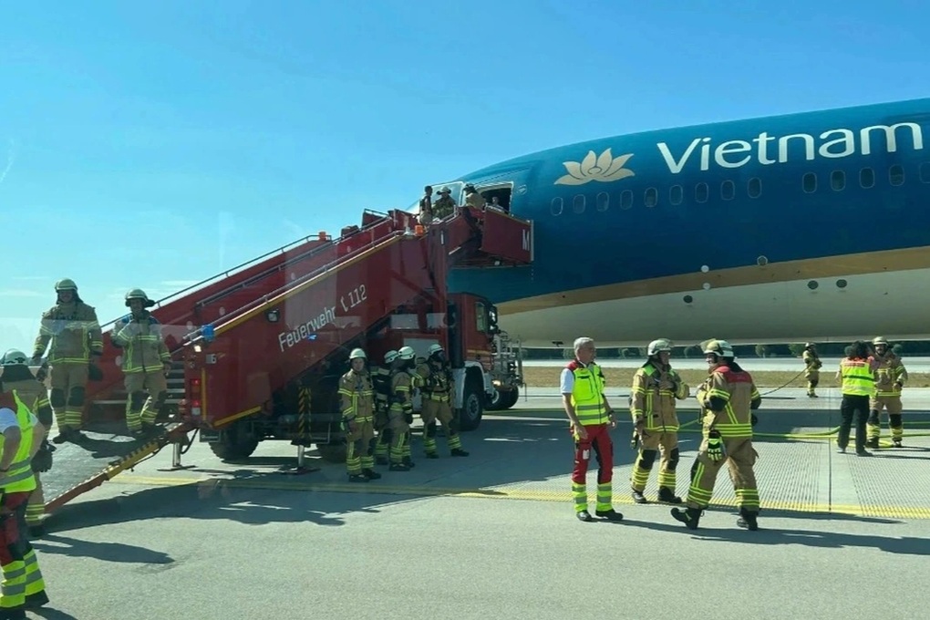 Tổ lái máy bay Vietnam Airlines gặp sự cố ở Đức: Không đủ khoảng cách đình chỉ cất cánh - 1