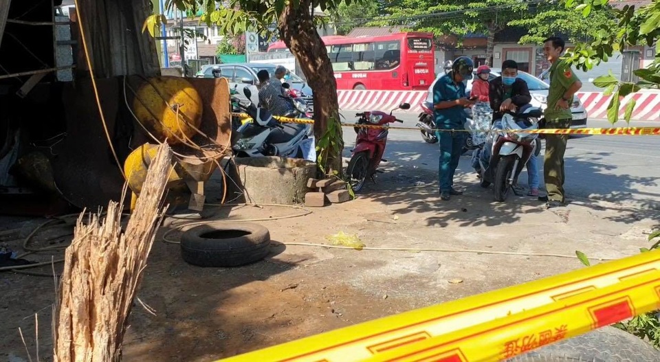 Nổ bình khí nén, chủ tiệm vá lốp ô tô tử vong thương tâm - 2 Nổ bình khí nén, chủ tiệm vá lốp ô tô tử vong thương tâm - 2