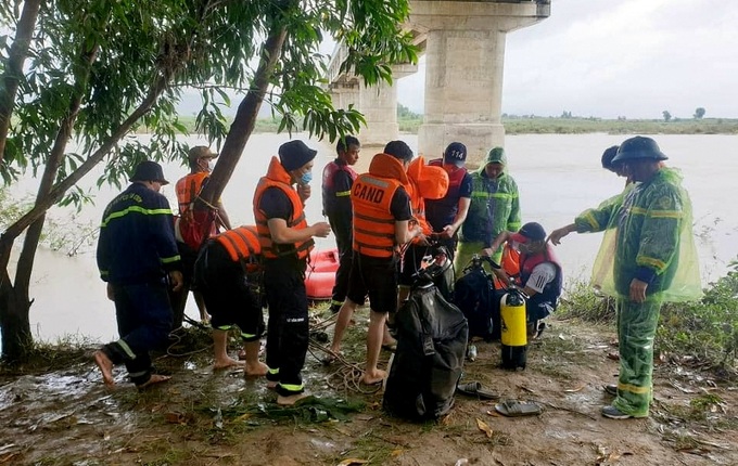 Tại nơi xảy ra vụ việc, hiện lực lượng chức năng đang triển khai công tác tìm kiếm