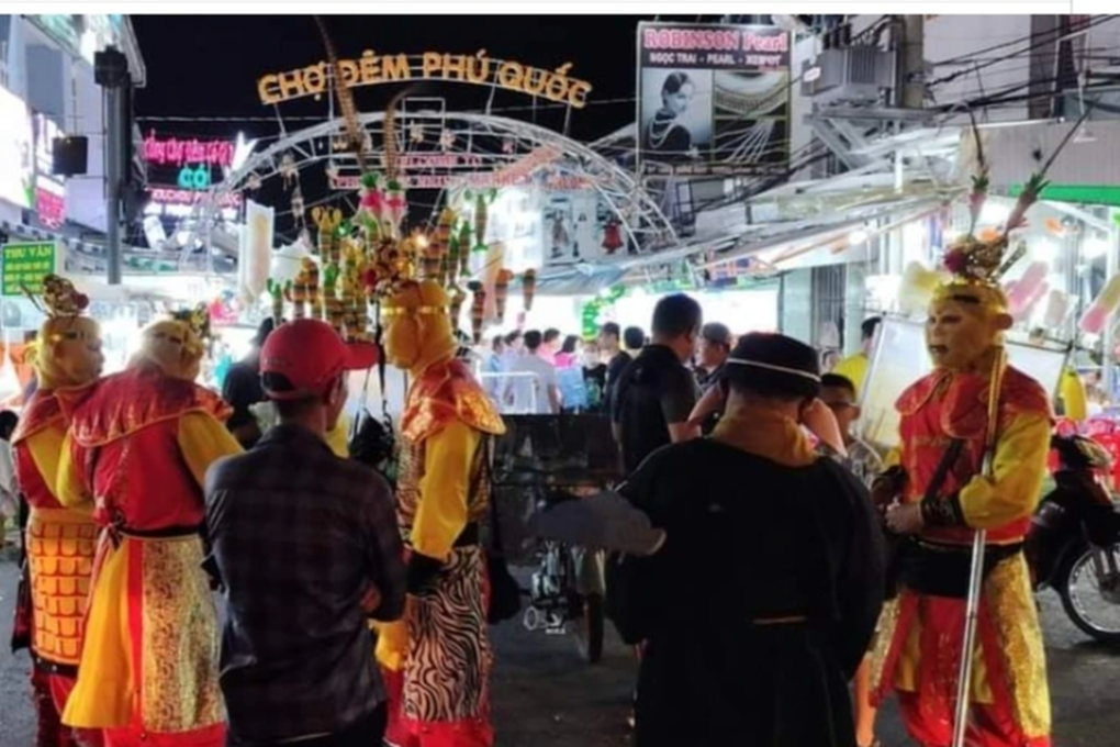 Thầy trò Đường Tăng vòi tiền du khách tại Phú Quốc - 1 Thầy trò Đường Tăng vòi tiền du khách tại Phú Quốc - 1