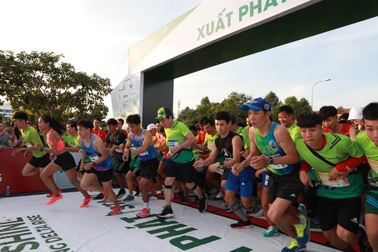 Hơn 7000 vận động viên tham gia giải “Mekong Delta Marathon”