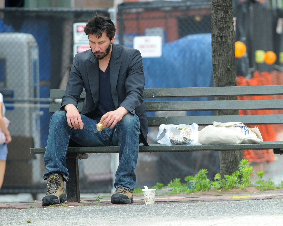 Actor Keanu Reeves reveals the truth behind the famous sad photo of Keanu - 1