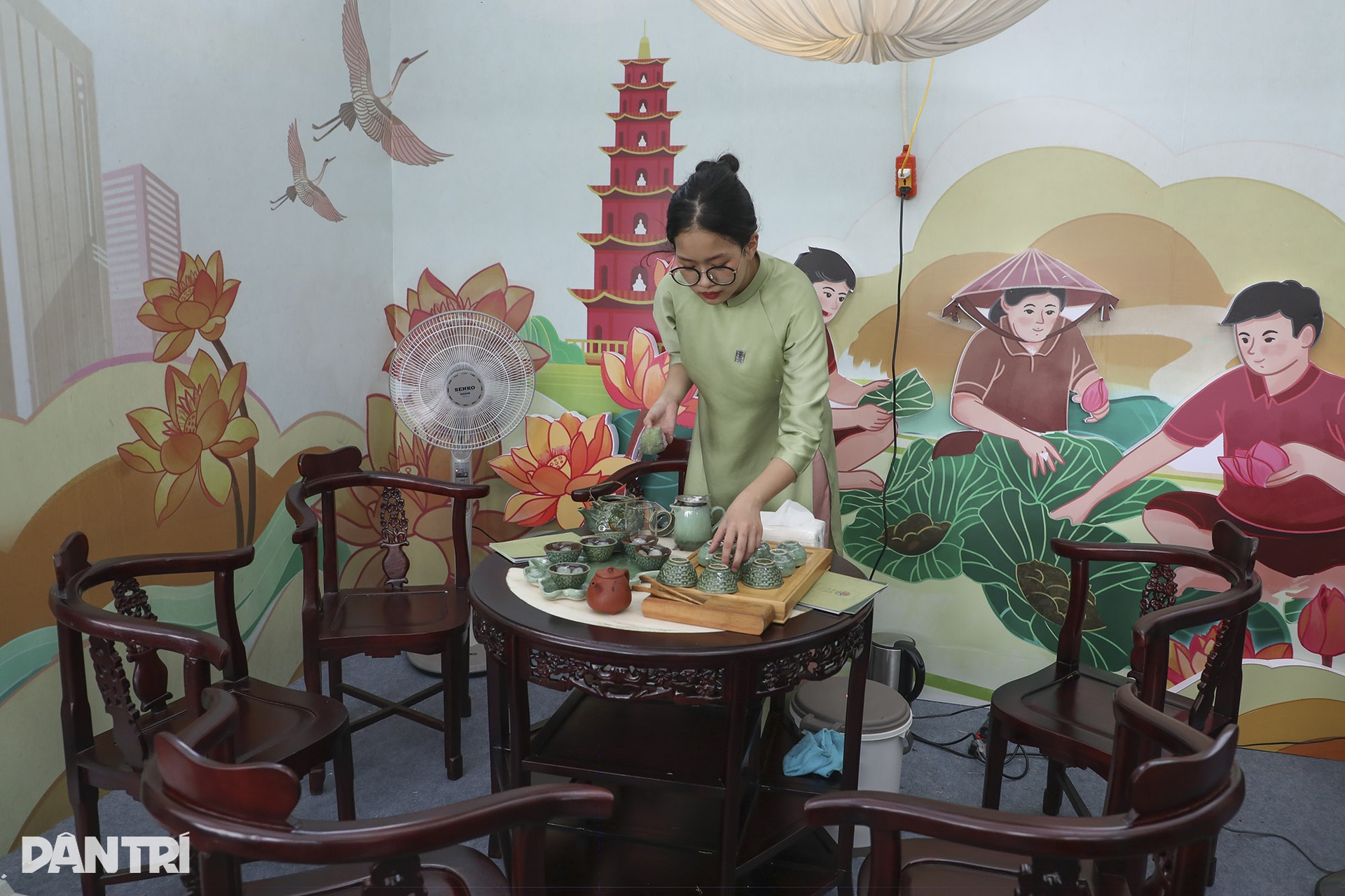 Thưởng thức trà sen hảo hạng tại Lễ hội sen Hà Nội - 15 Thưởng thức trà sen hảo hạng tại Lễ hội sen Hà Nội - 15