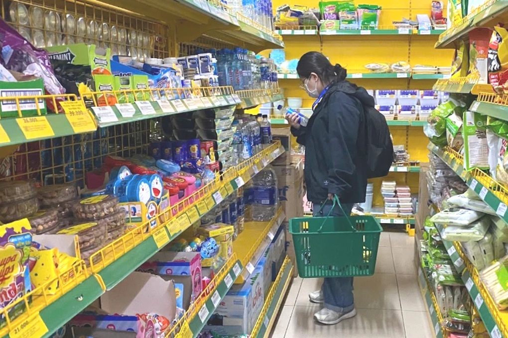Sinh viên đi chợ: Sợ “chặm chém”, ngại mặc cả từng đồng - 1 Sinh viên đi chợ: Sợ “chặm chém”, ngại mặc cả từng đồng - 1