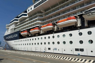 Du thuyền chở hơn 3.000 người bỗng mất điện, trôi dạt suốt 3 giờ trên biển