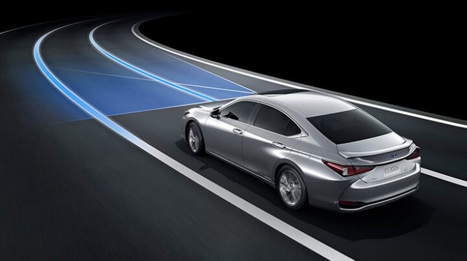 Lexus ES - “Người dẫn đường” an toàn thông minh đến mức nào? - 4 Lexus ES - “Người dẫn đường” an toàn thông minh đến mức nào? - 4