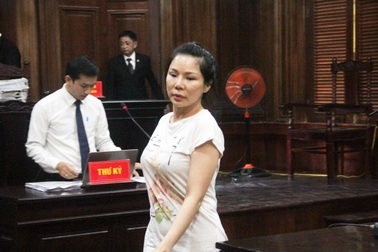 Vợ bác sĩ Chiêm Quốc Thái bị tuyên phạt 18 tháng tù